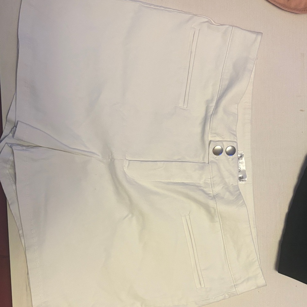 89th & Madison White Women's Shorts